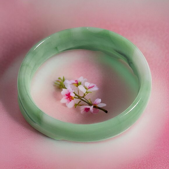 Green Jade Bangle - Picture 1 of 11